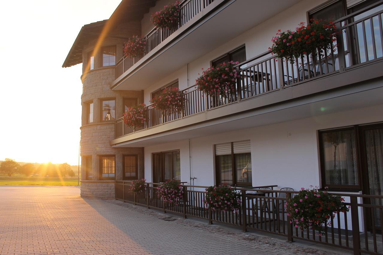 Landhotel Kastanienhof Georgenberg Екстериор снимка